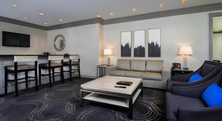 Resort Suncoast And Casino 4*