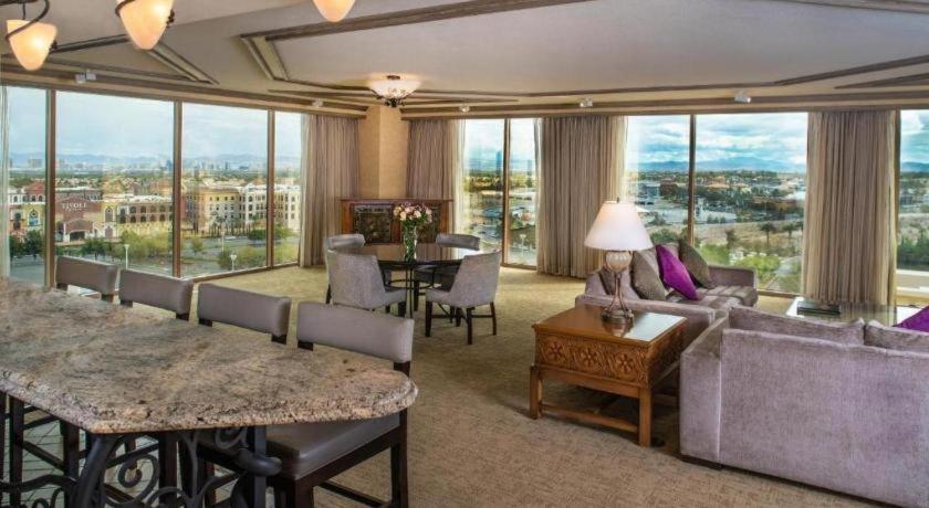 Resort Suncoast And Casino