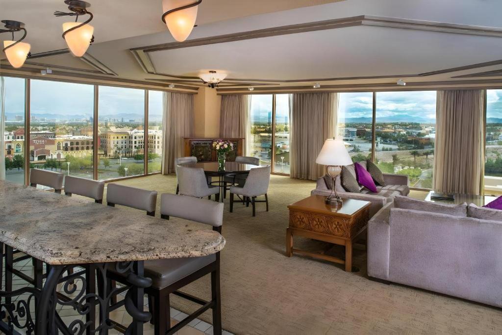 Resort Suncoast And Casino 4*