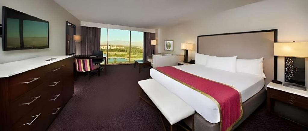 Suncoast Y Casino Resort 4*